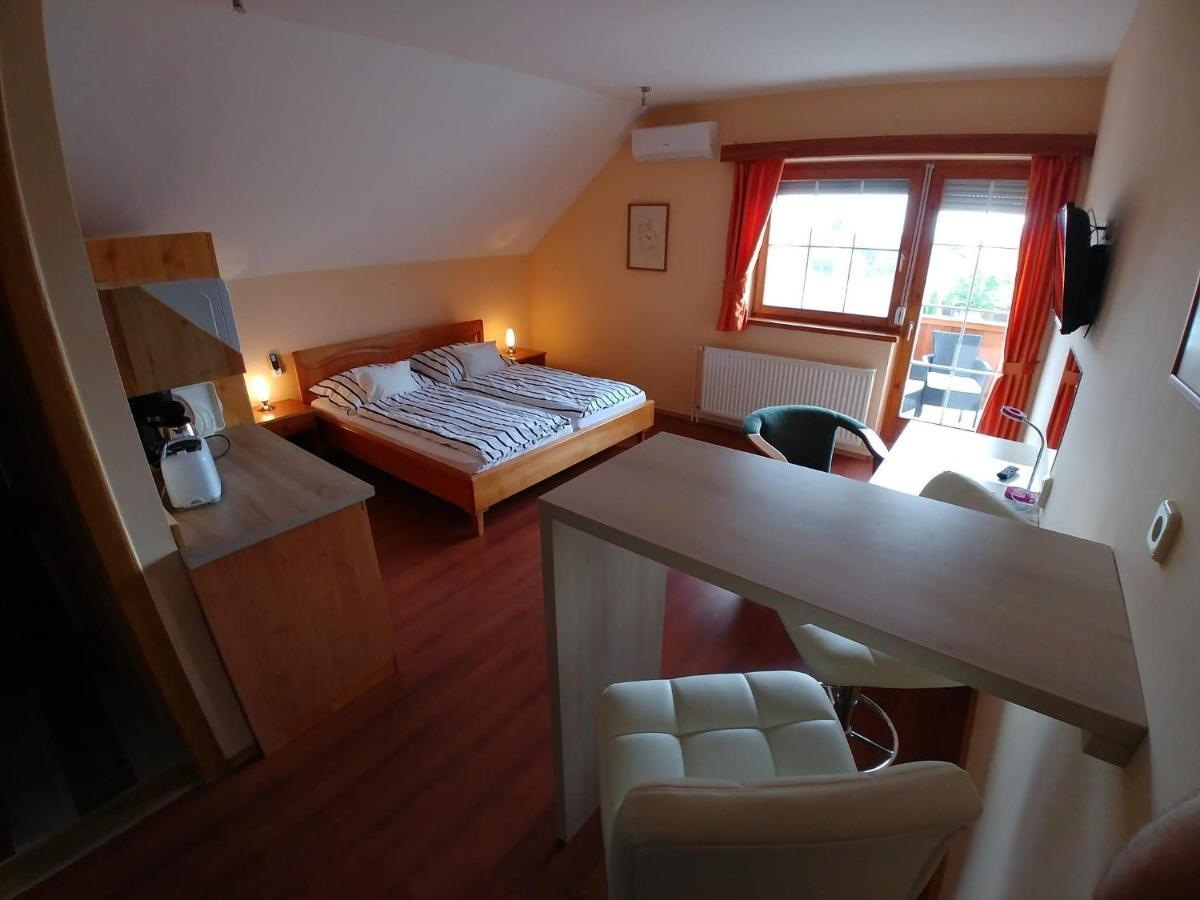 Ciklamen Apartman Gyenesdiás Exteriör bild