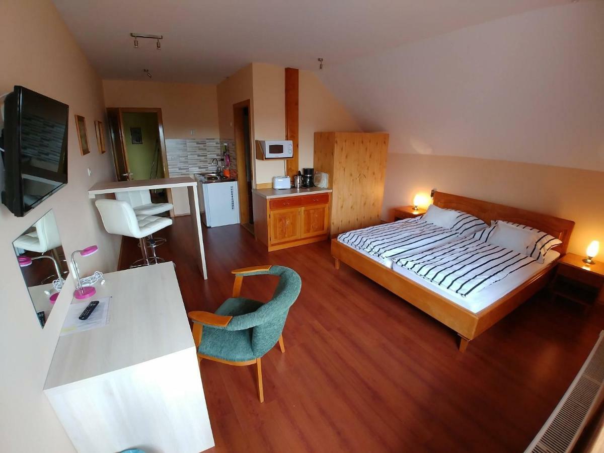 Ciklamen Apartman Gyenesdiás Exteriör bild